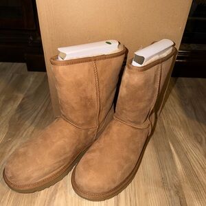 Size 10 Ugg Women's Classic li Short Boots BNIB